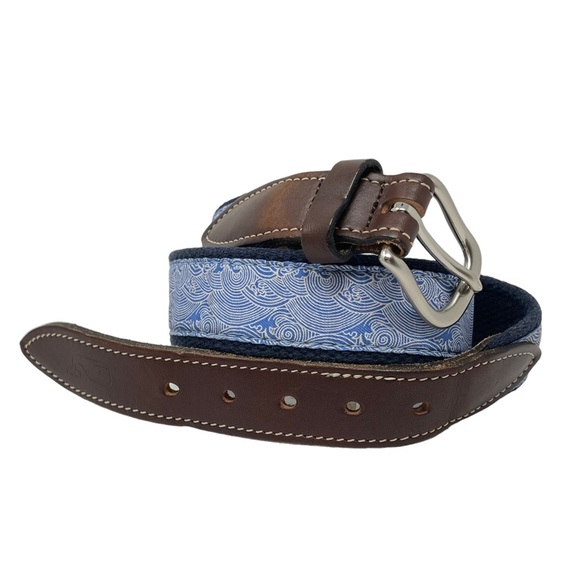 Vineyard Vines Belt Mens 26 Blue White Surcingle Waves Brown Leather Made in USA - Picture 1 of 10